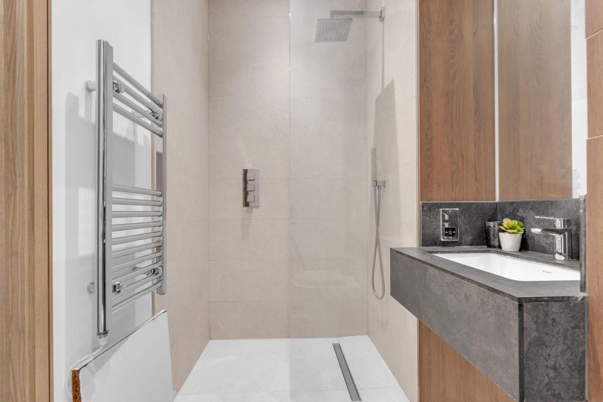 Luxury Heathrow Airport Apartment Yiewsley Exteriör bild