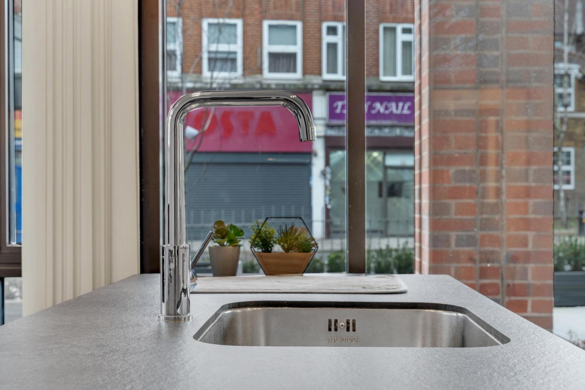 Luxury Heathrow Airport Apartment Yiewsley Exteriör bild