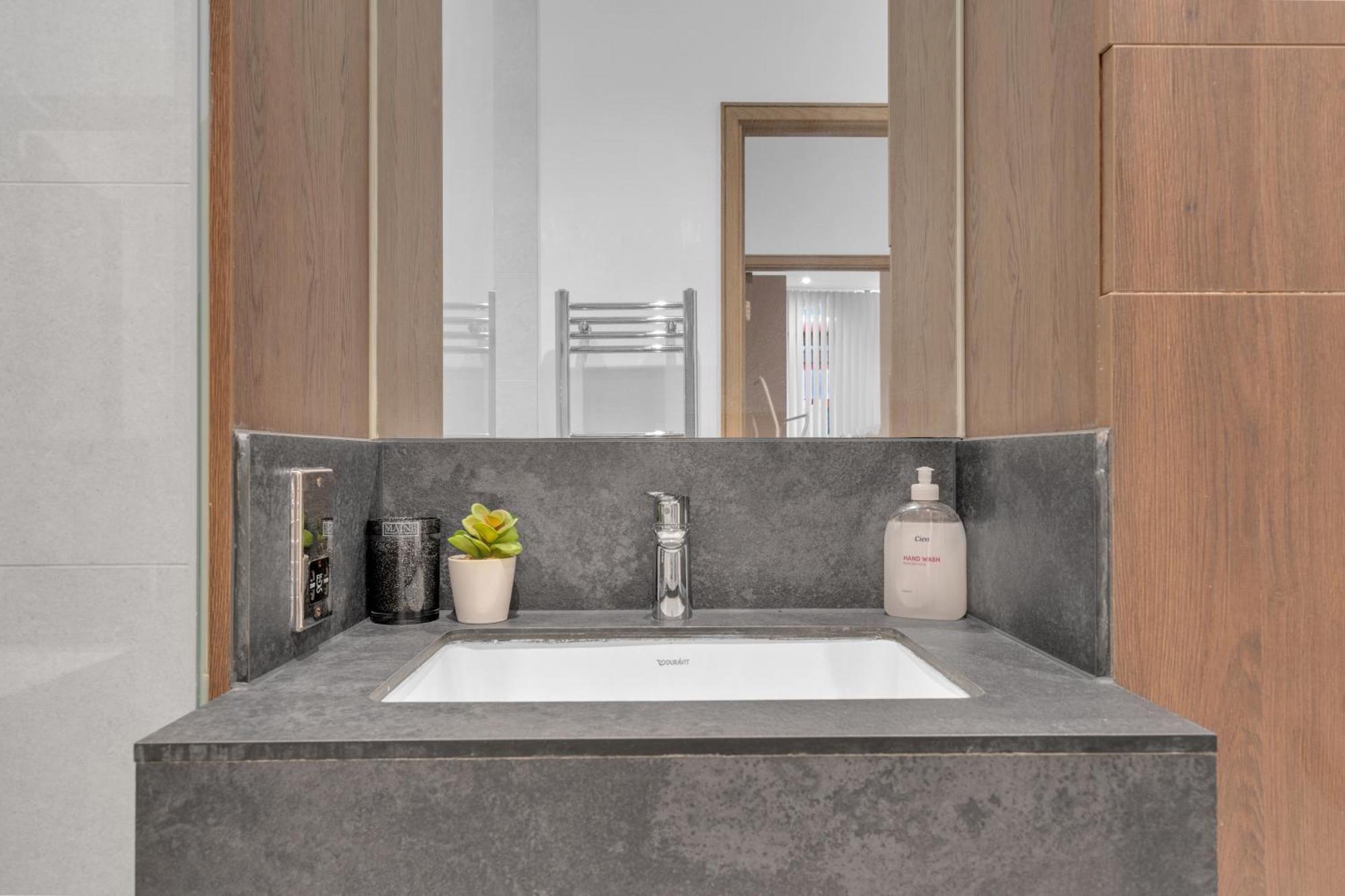 Luxury Heathrow Airport Apartment Yiewsley Exteriör bild