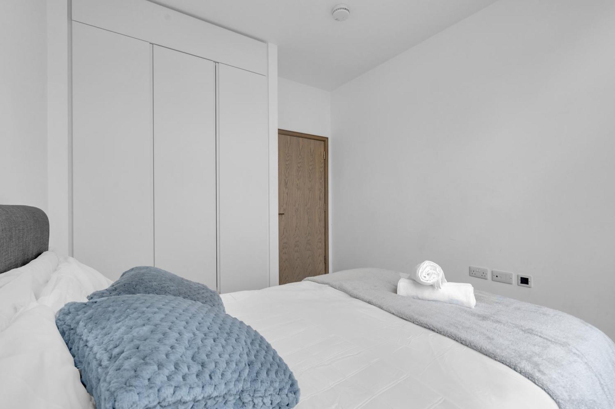 Luxury Heathrow Airport Apartment Yiewsley Exteriör bild